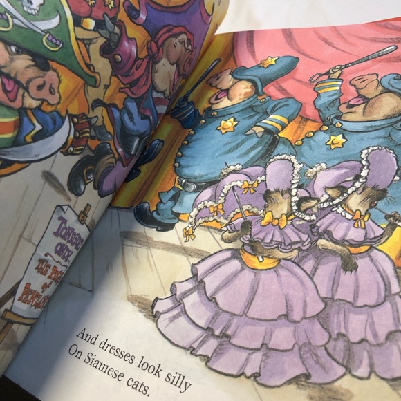 Lot of 10 Children’s Books 5 Hardcover 5 Softcover Animals, Christmas, Dinosaur - Picture 11 of 16